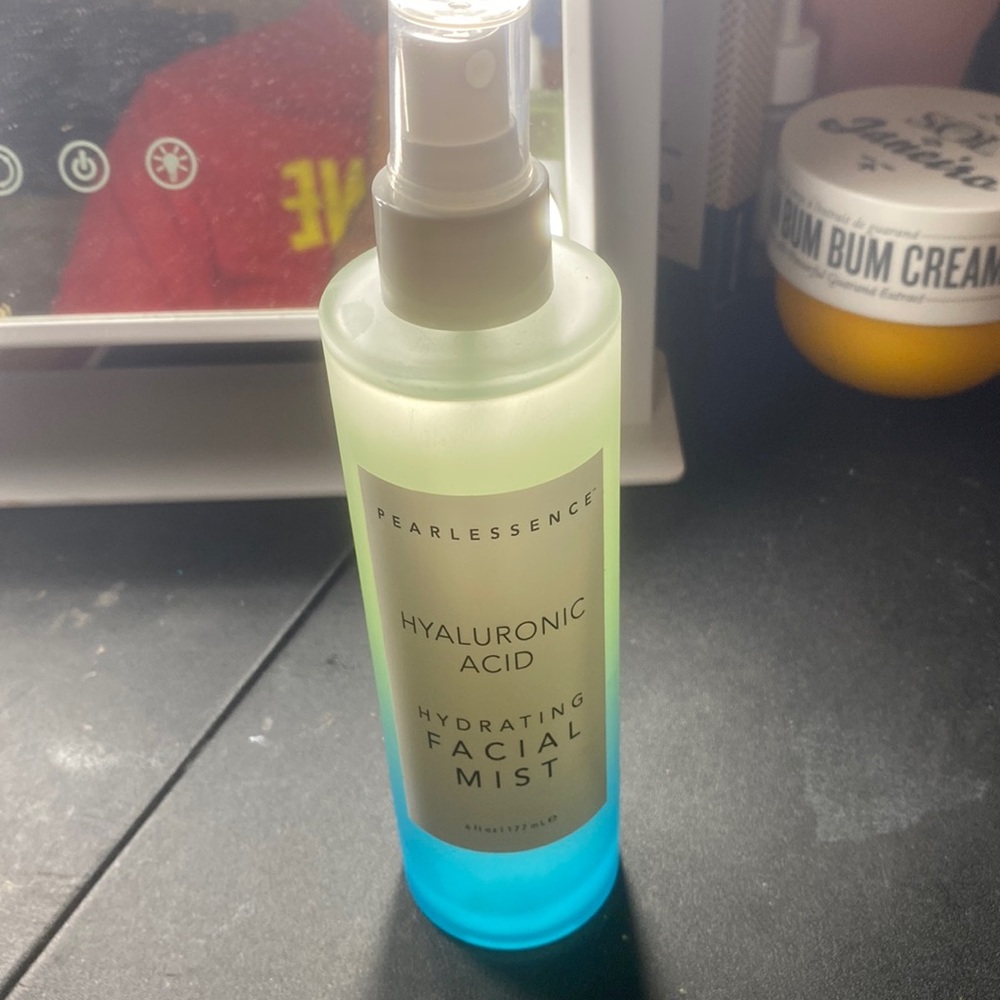 Pearlessence Hyaluronic acid facial mist